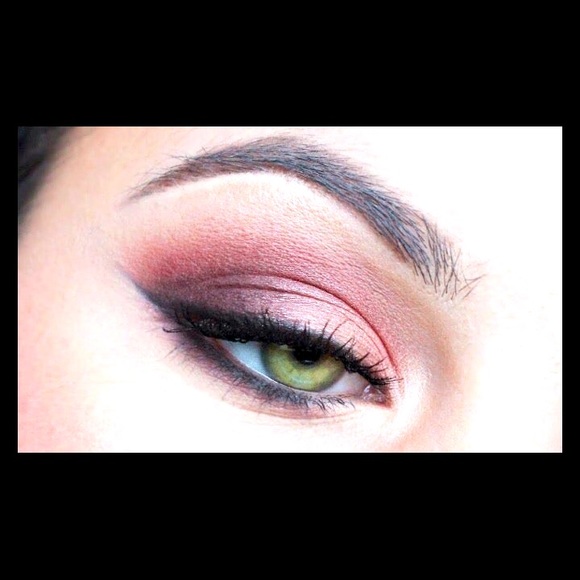 💨 COLOR ICON-ELEMENT AIR EYESHADOW PALETTE 💨 - Picture 4 of 8